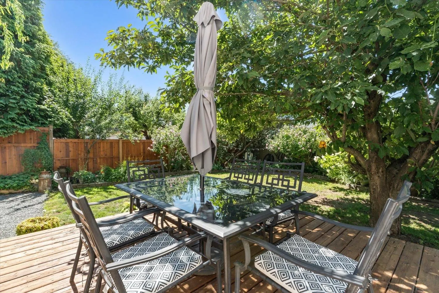 6033 Glenroy Drive