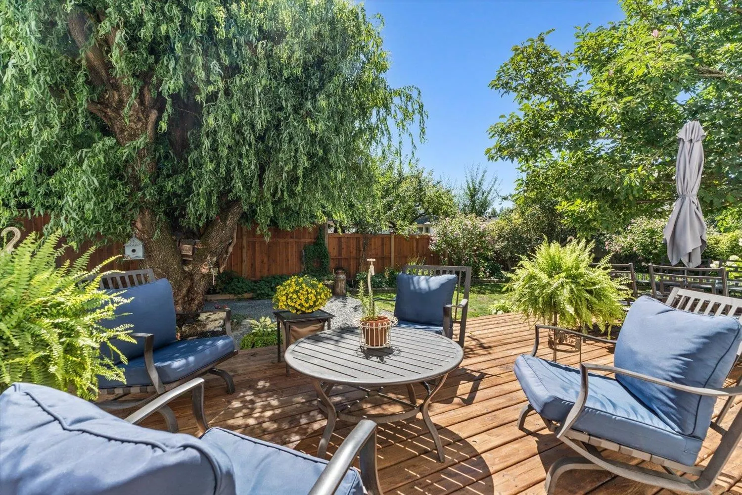 6033 Glenroy Drive