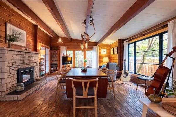 5817 Eagle Island