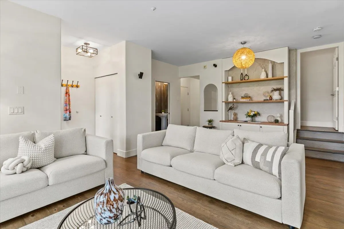 2688 Vine Street #111