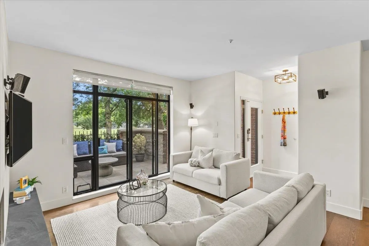 2688 Vine Street #111