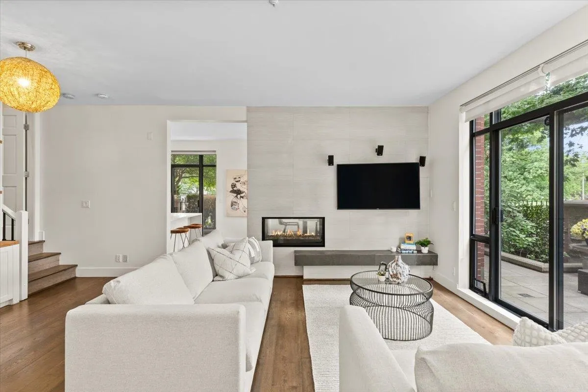 2688 Vine Street #111