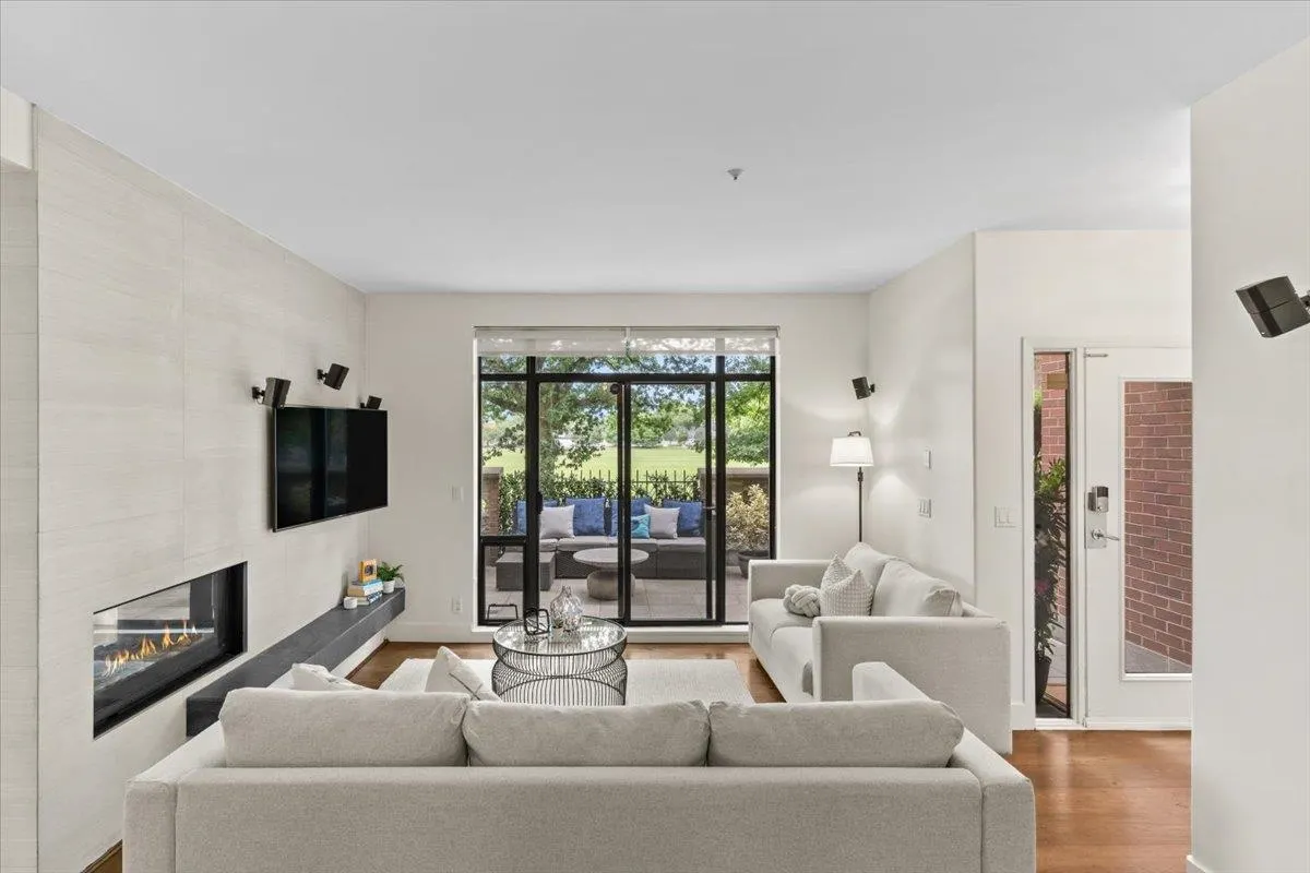 2688 Vine Street #111