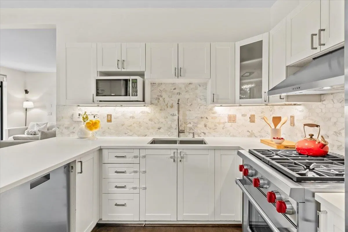 2688 Vine Street #111