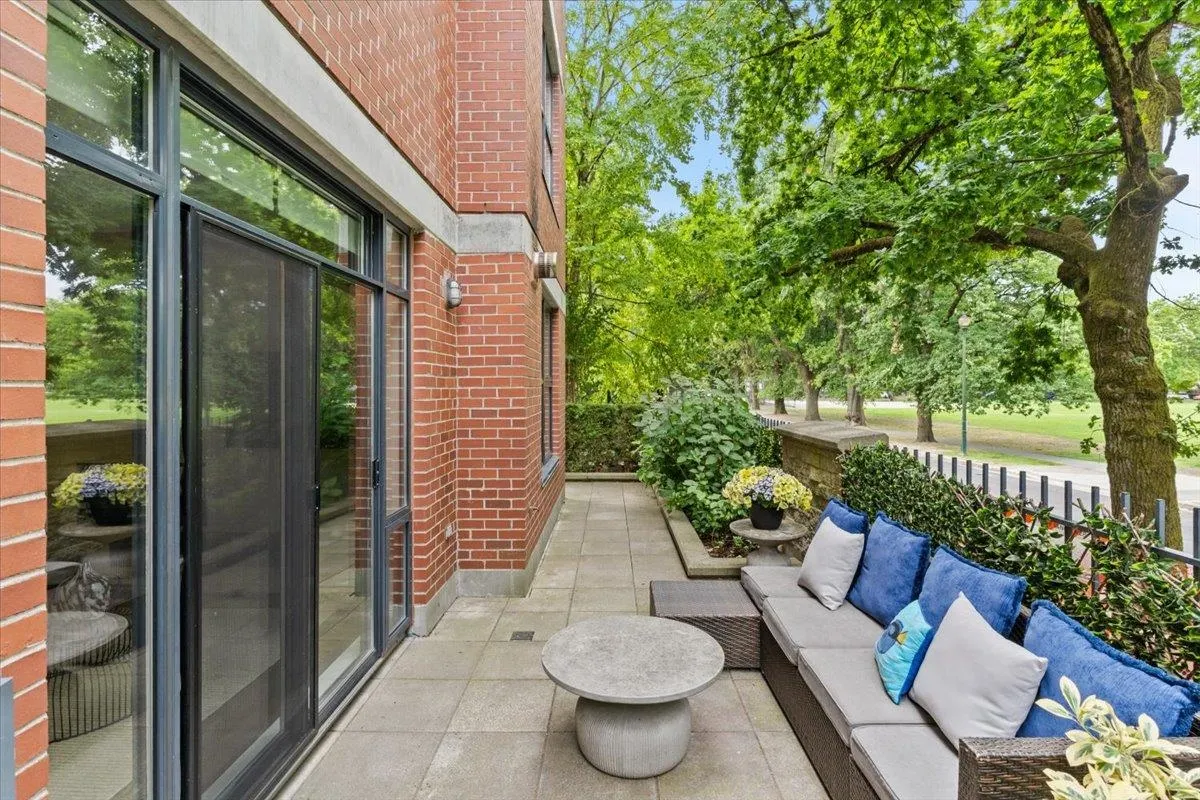 2688 Vine Street #111