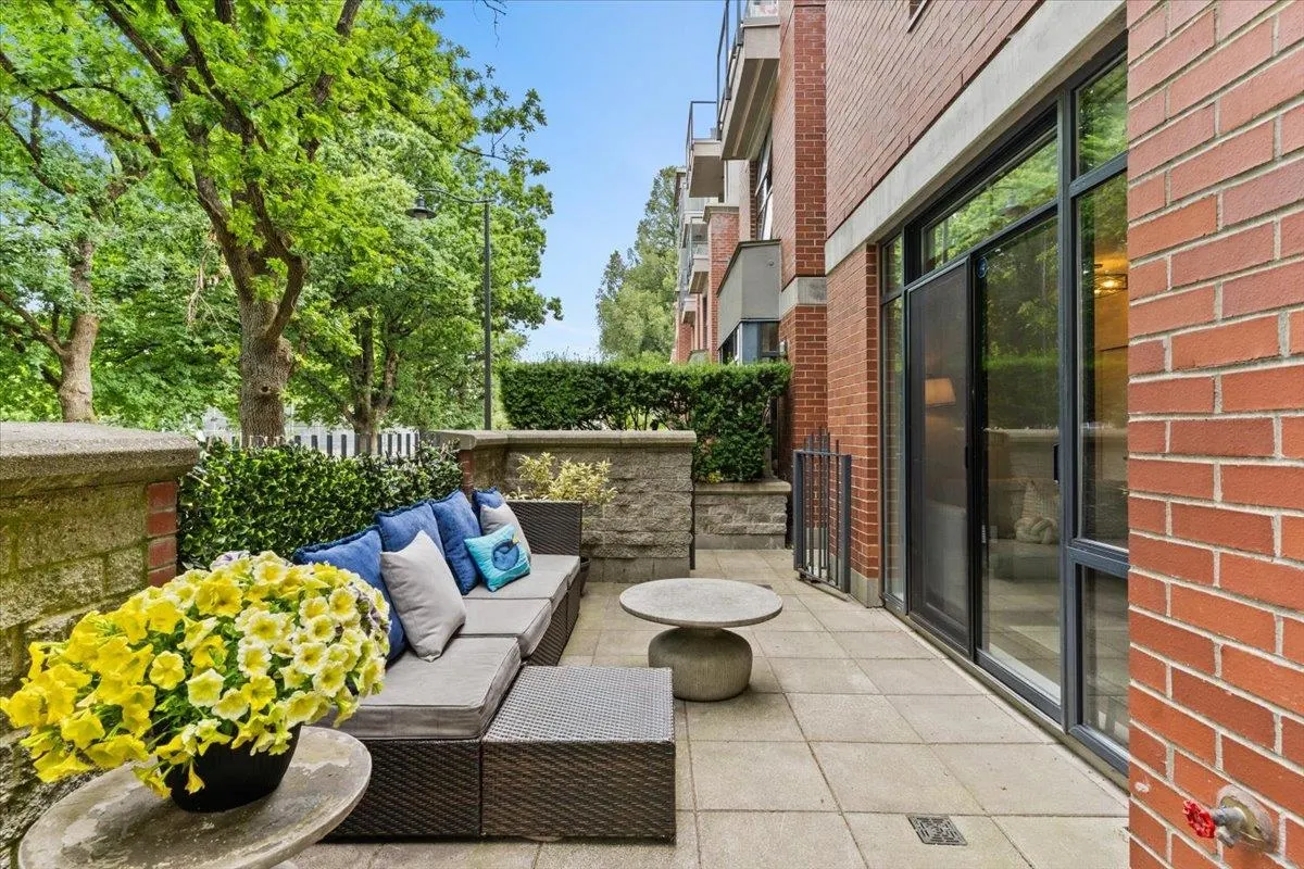 2688 Vine Street #111