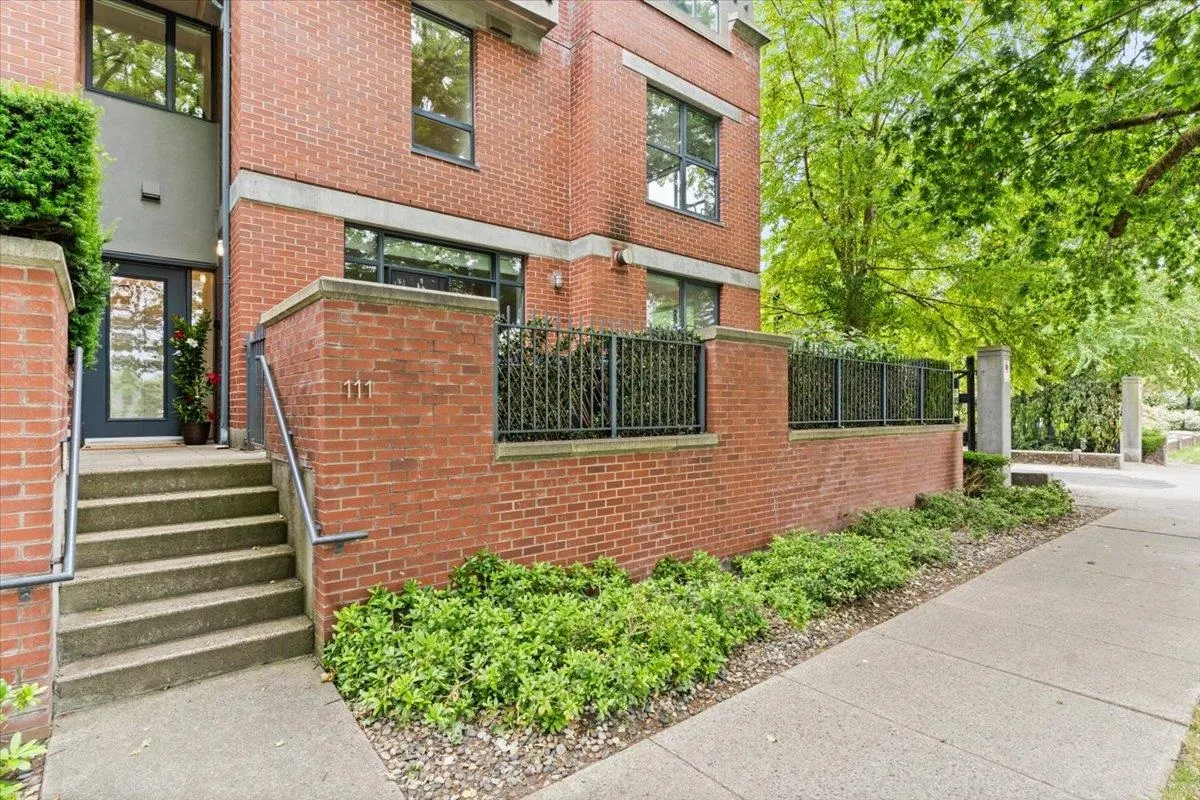 2688 Vine Street #111