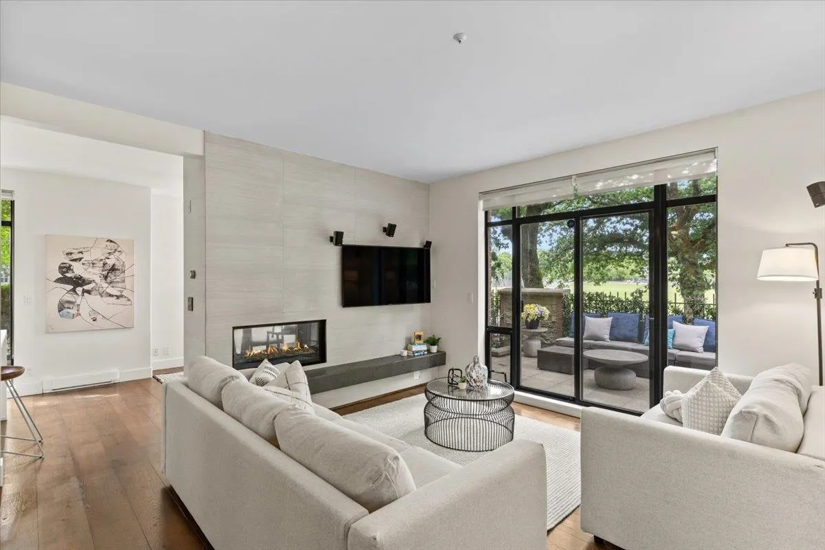2688 Vine Street #111