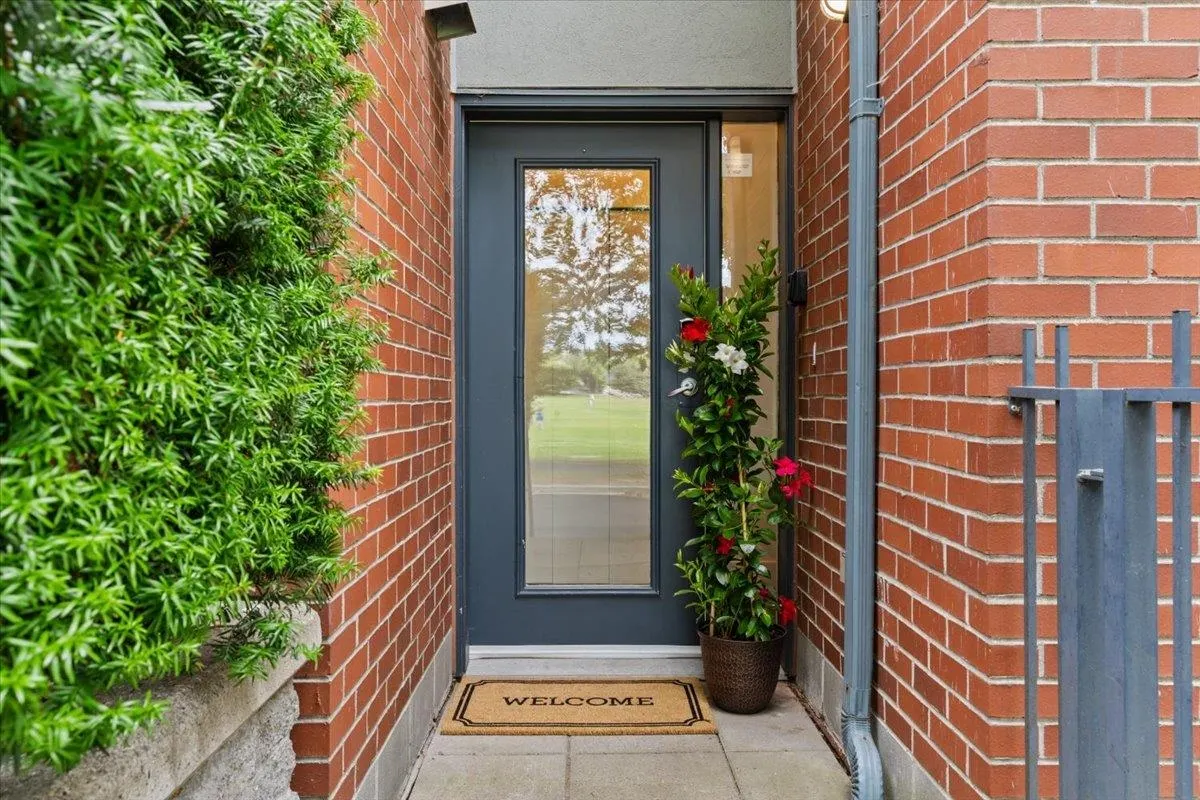 2688 Vine Street #111