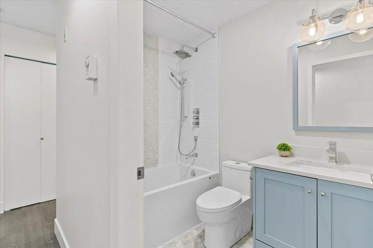 2688 Vine Street #111