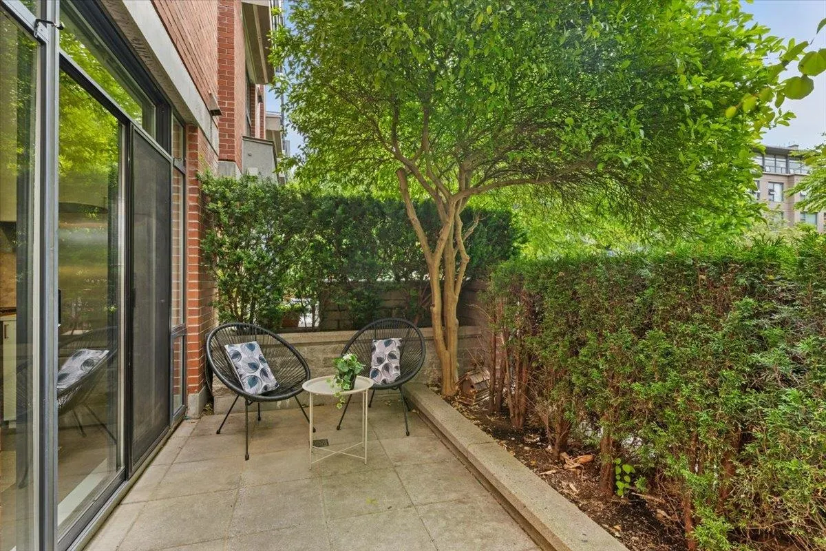 2688 Vine Street #111