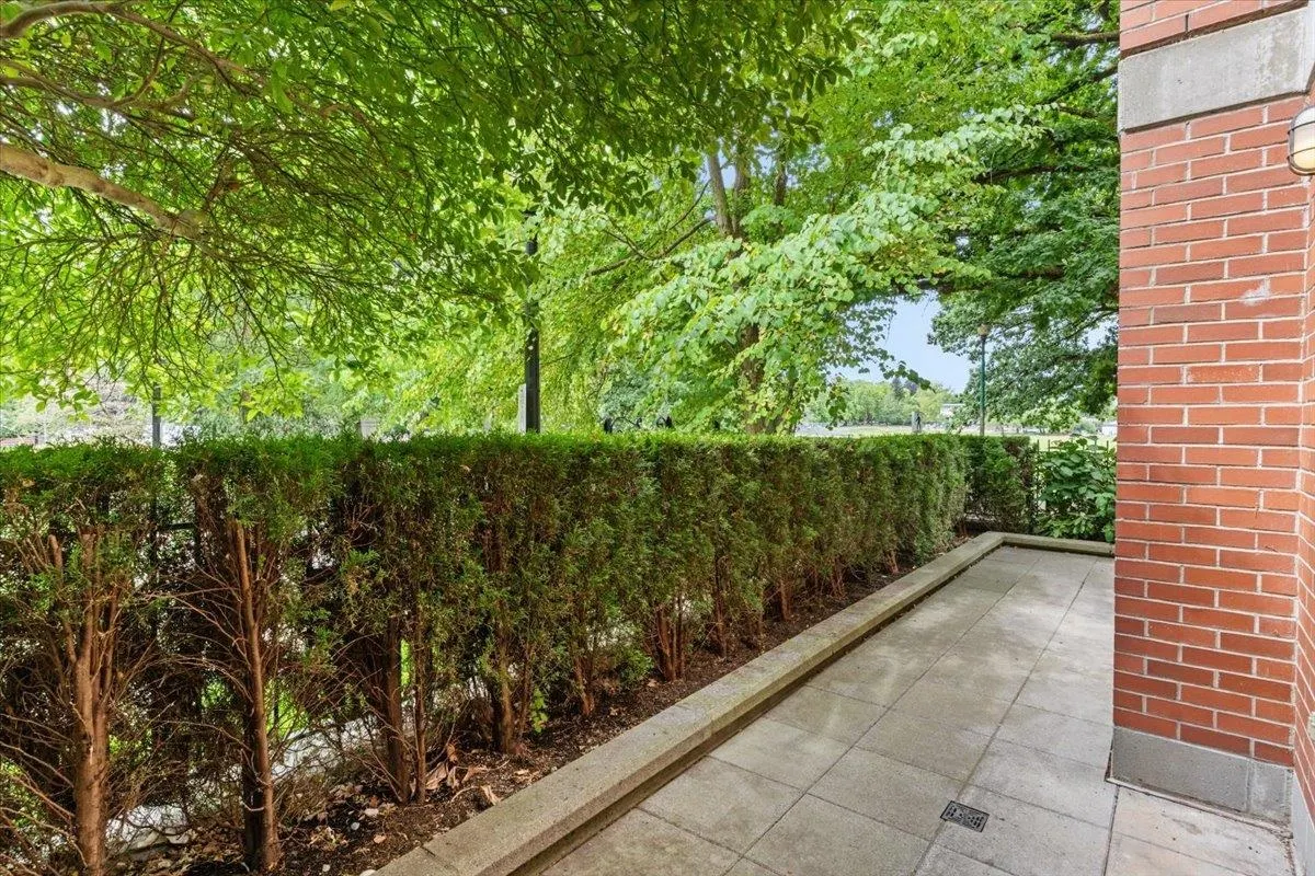 2688 Vine Street #111
