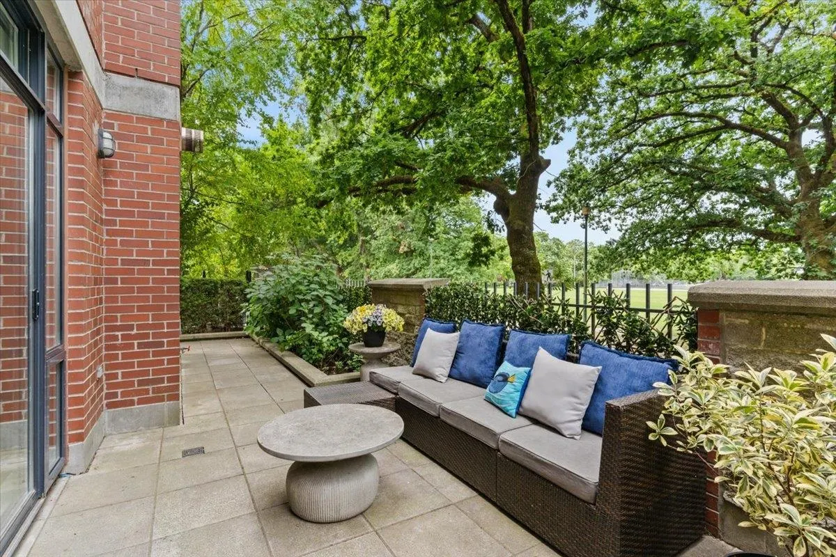 2688 Vine Street #111