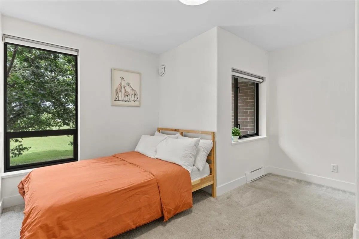 2688 Vine Street #111