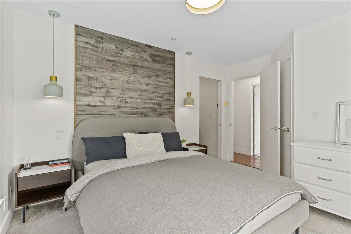 2688 Vine Street #111