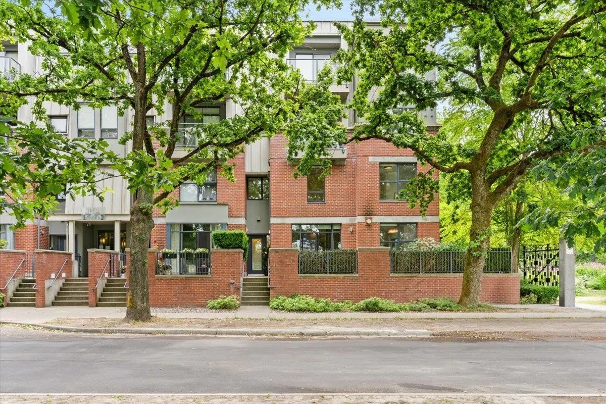 2688 Vine Street #111