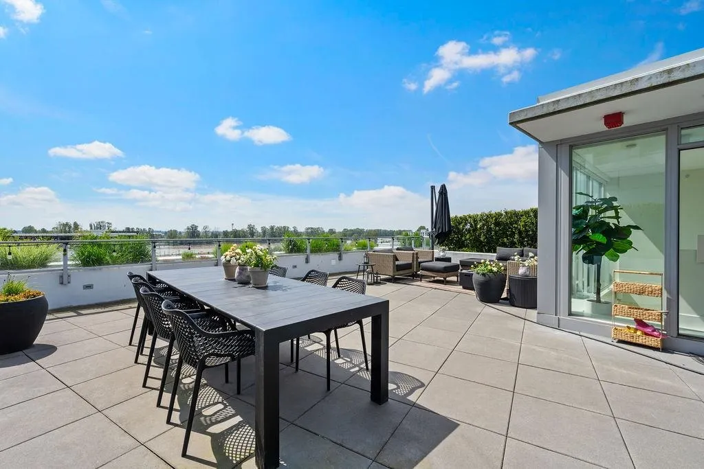 3438 Sawmill Crescent #607
