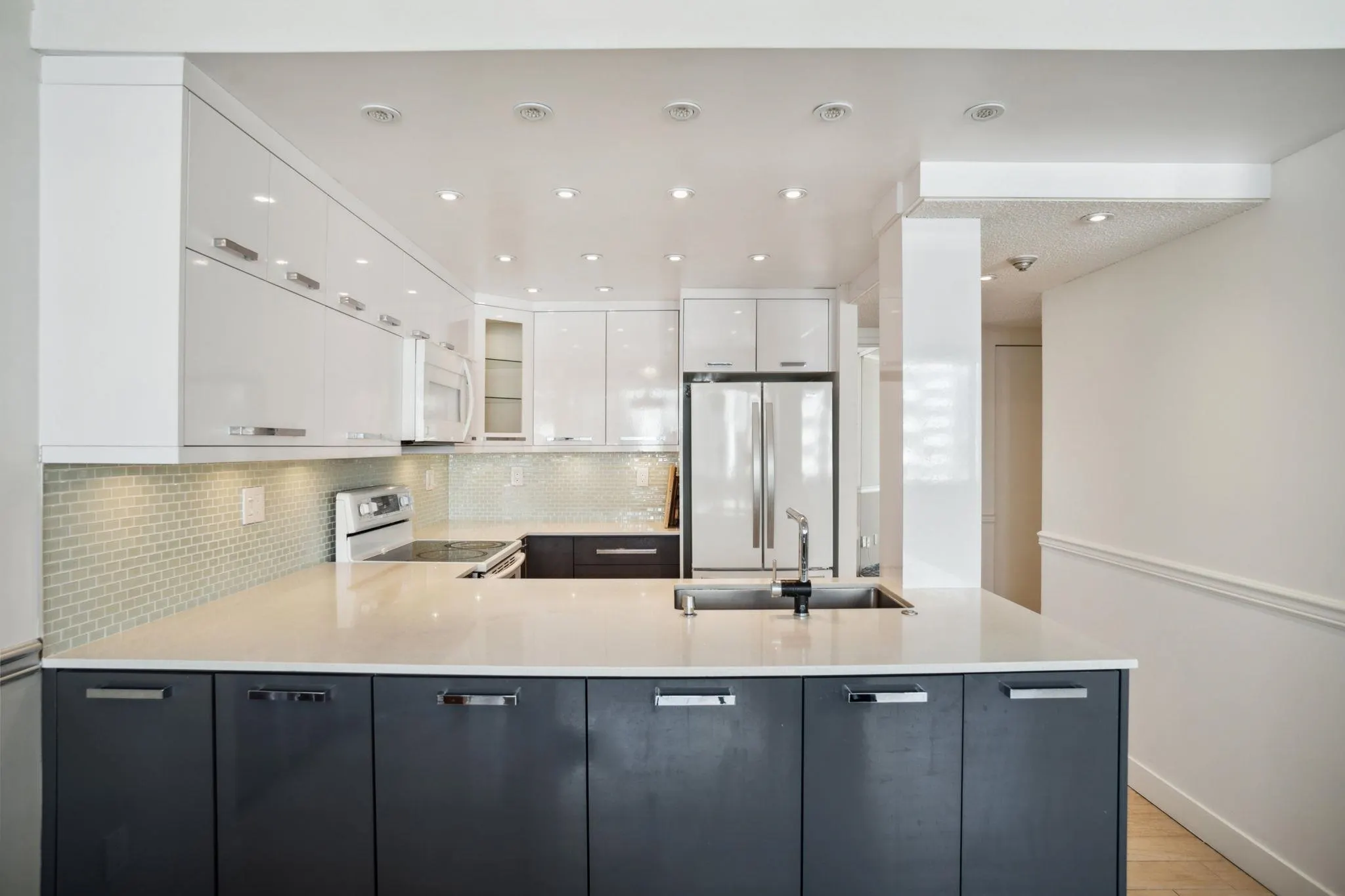1270 Robson Street #702