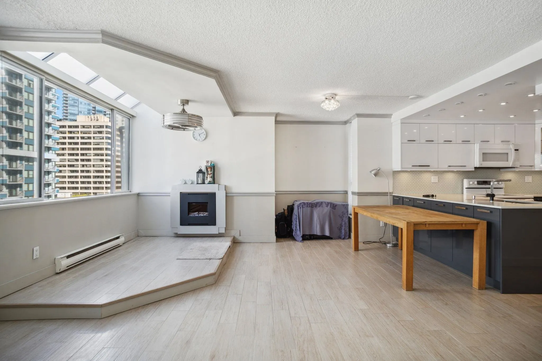 1270 Robson Street #702