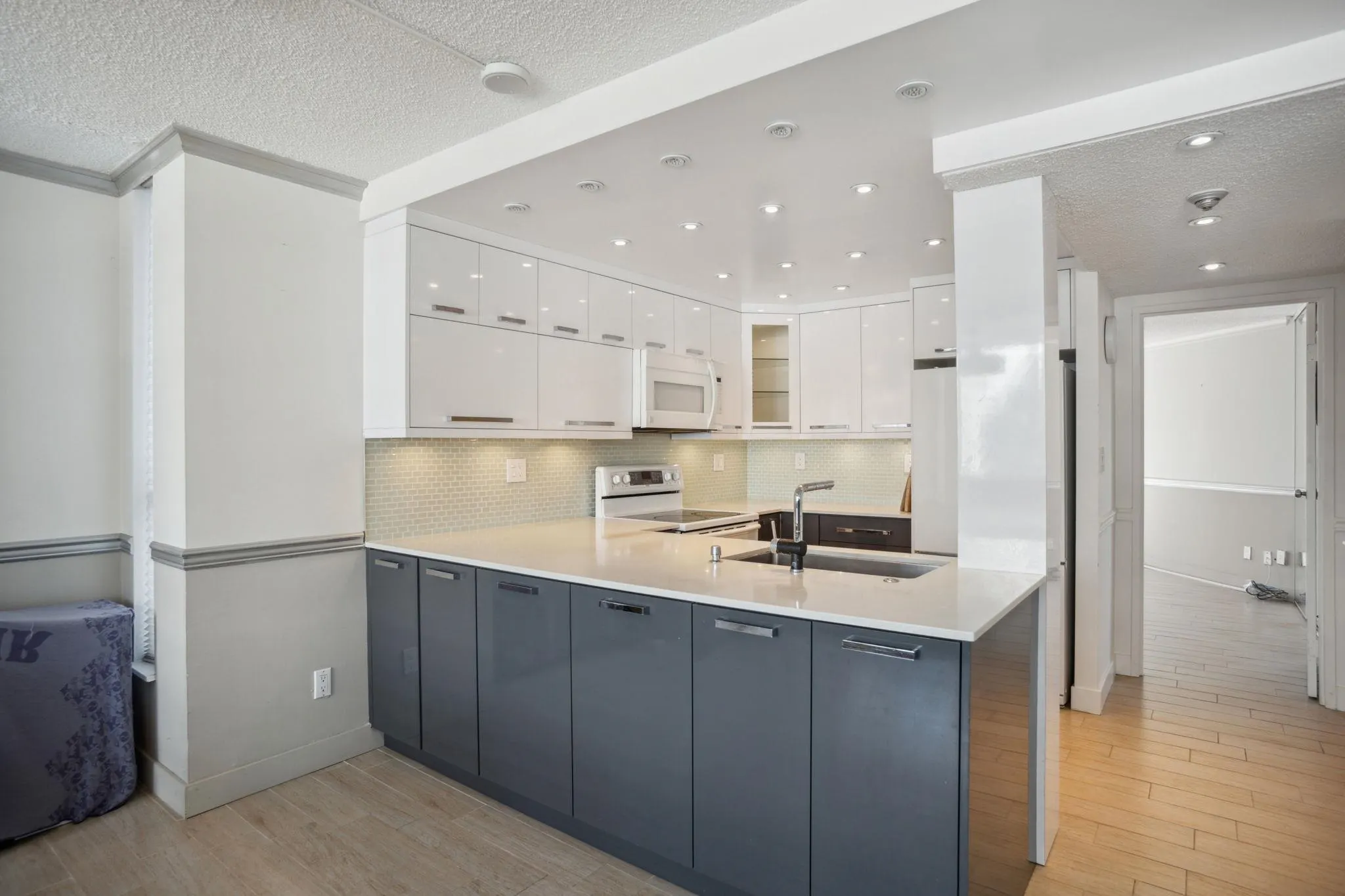 1270 Robson Street #702