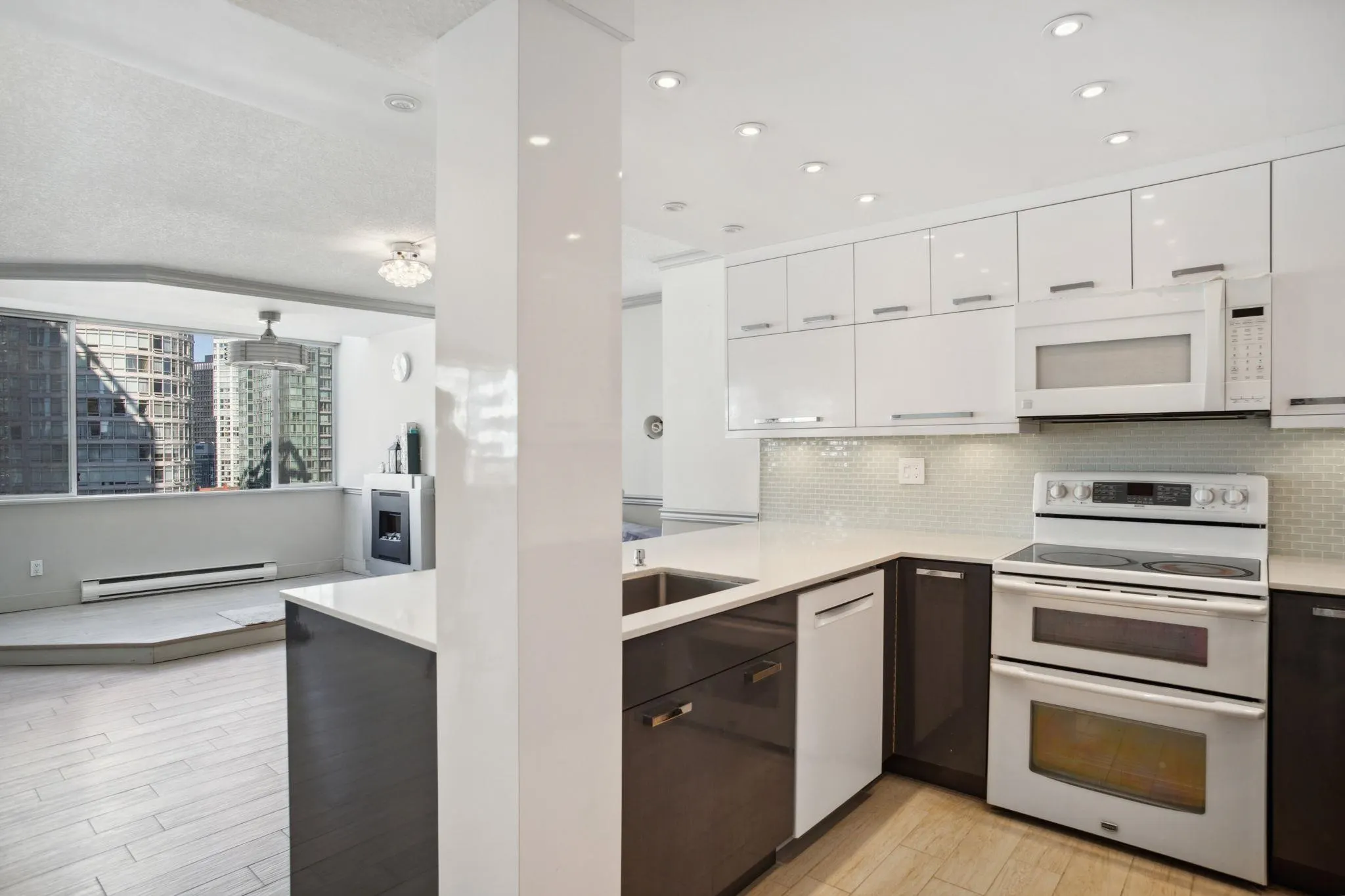 1270 Robson Street #702