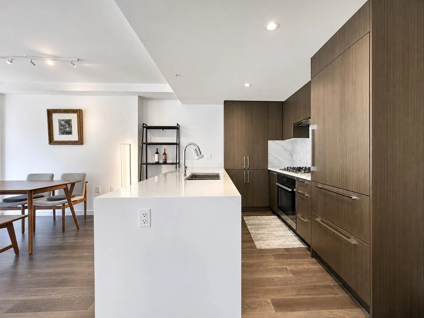 5383 Cambie Street #104