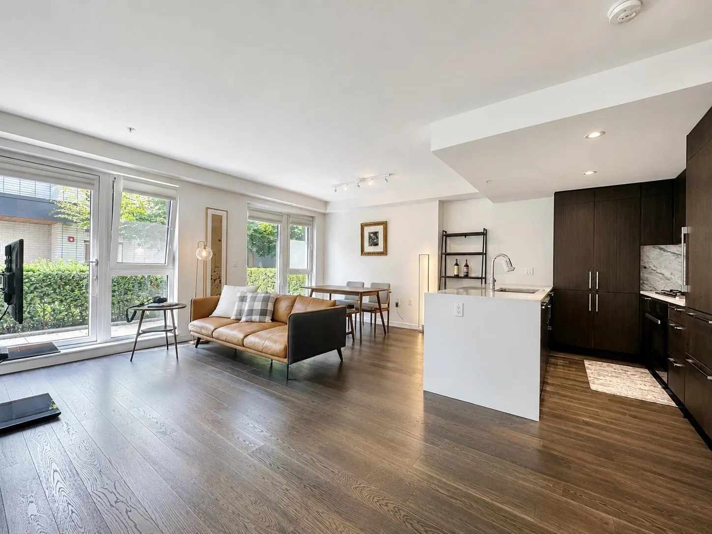 5383 Cambie Street #104
