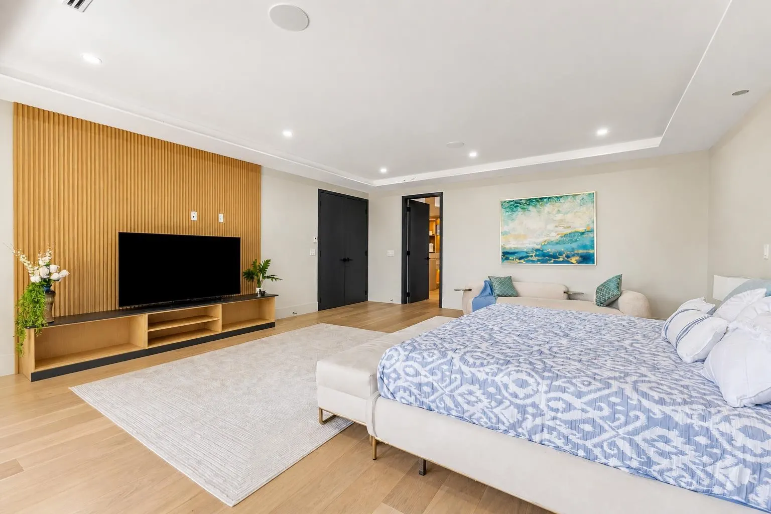 13046 Crescent Road