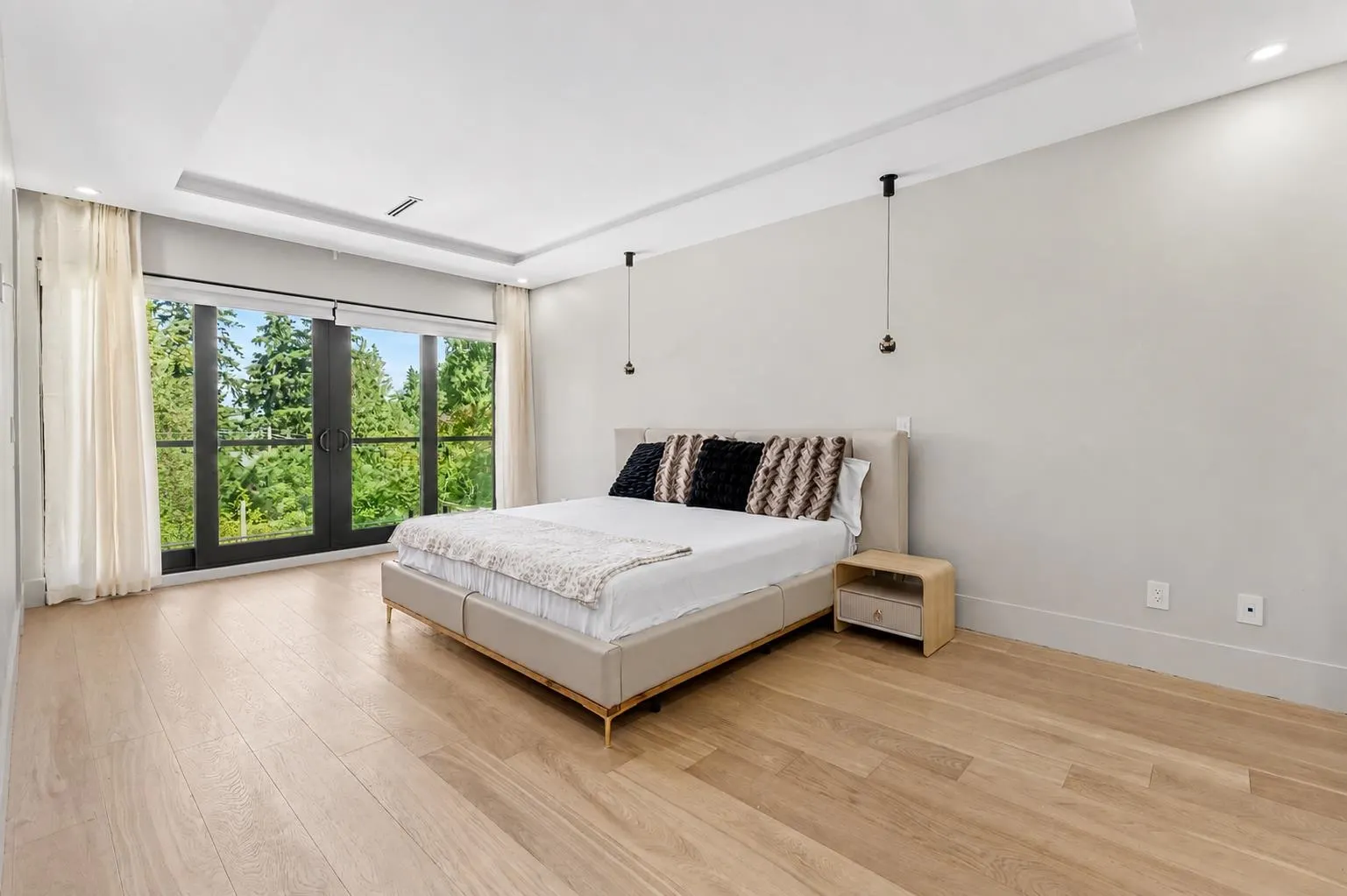 13046 Crescent Road