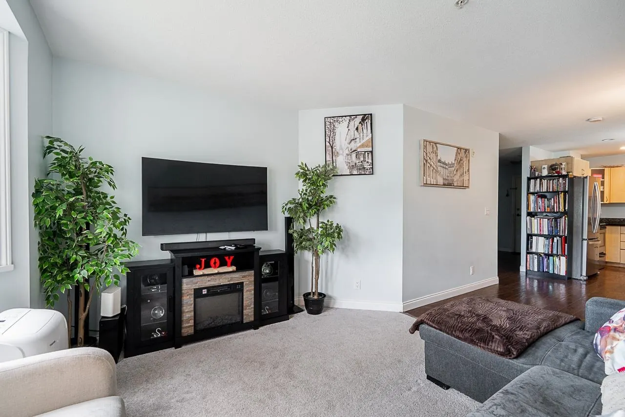 19774 56 Avenue #206