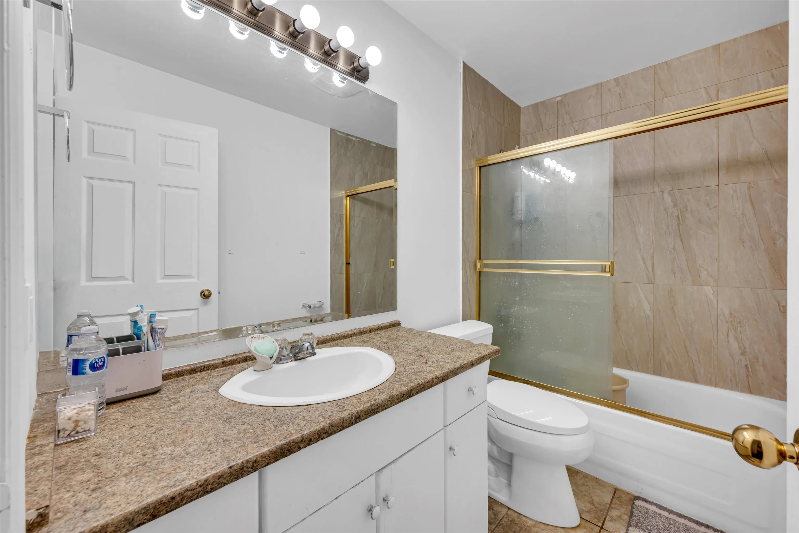18136 Claytonwood Crescent