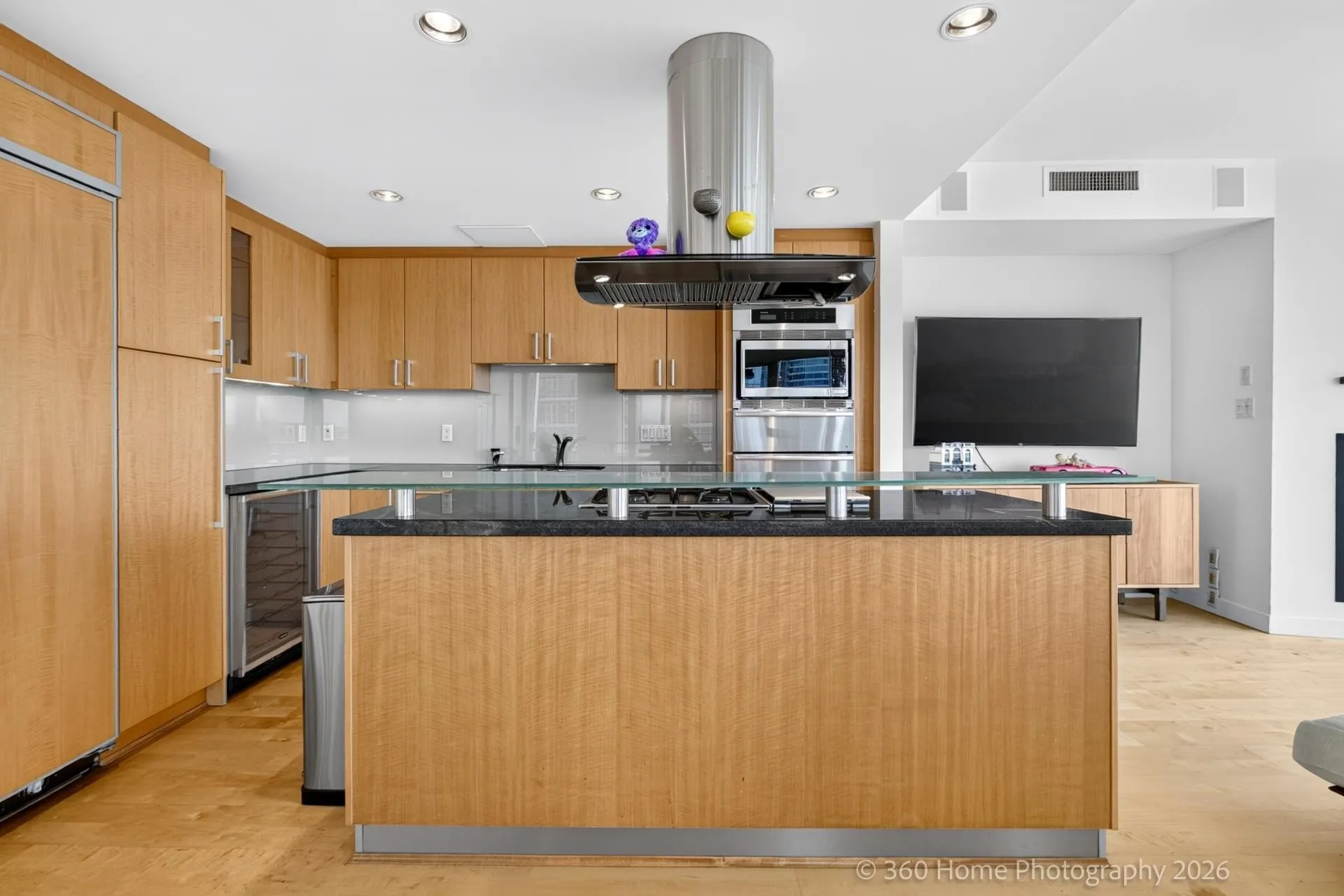 1281 W Cordova Street #1402