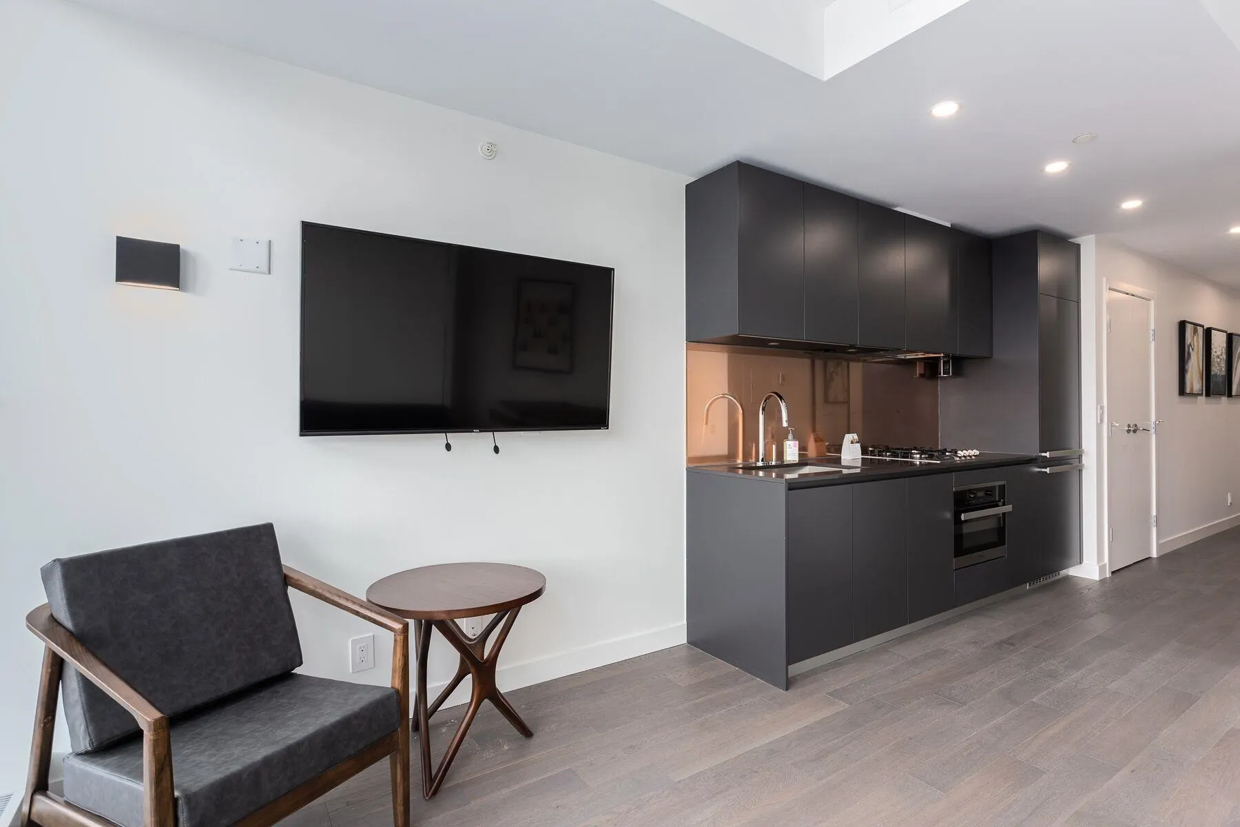 1480 Howe Street #4607