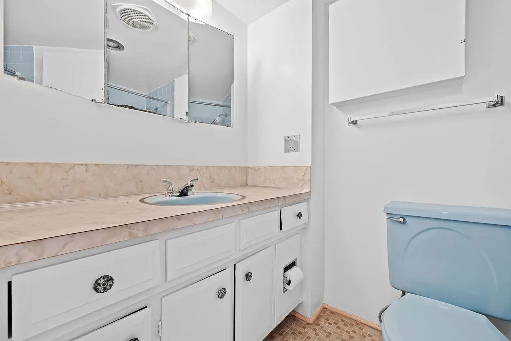 1250 Burnaby Street #203