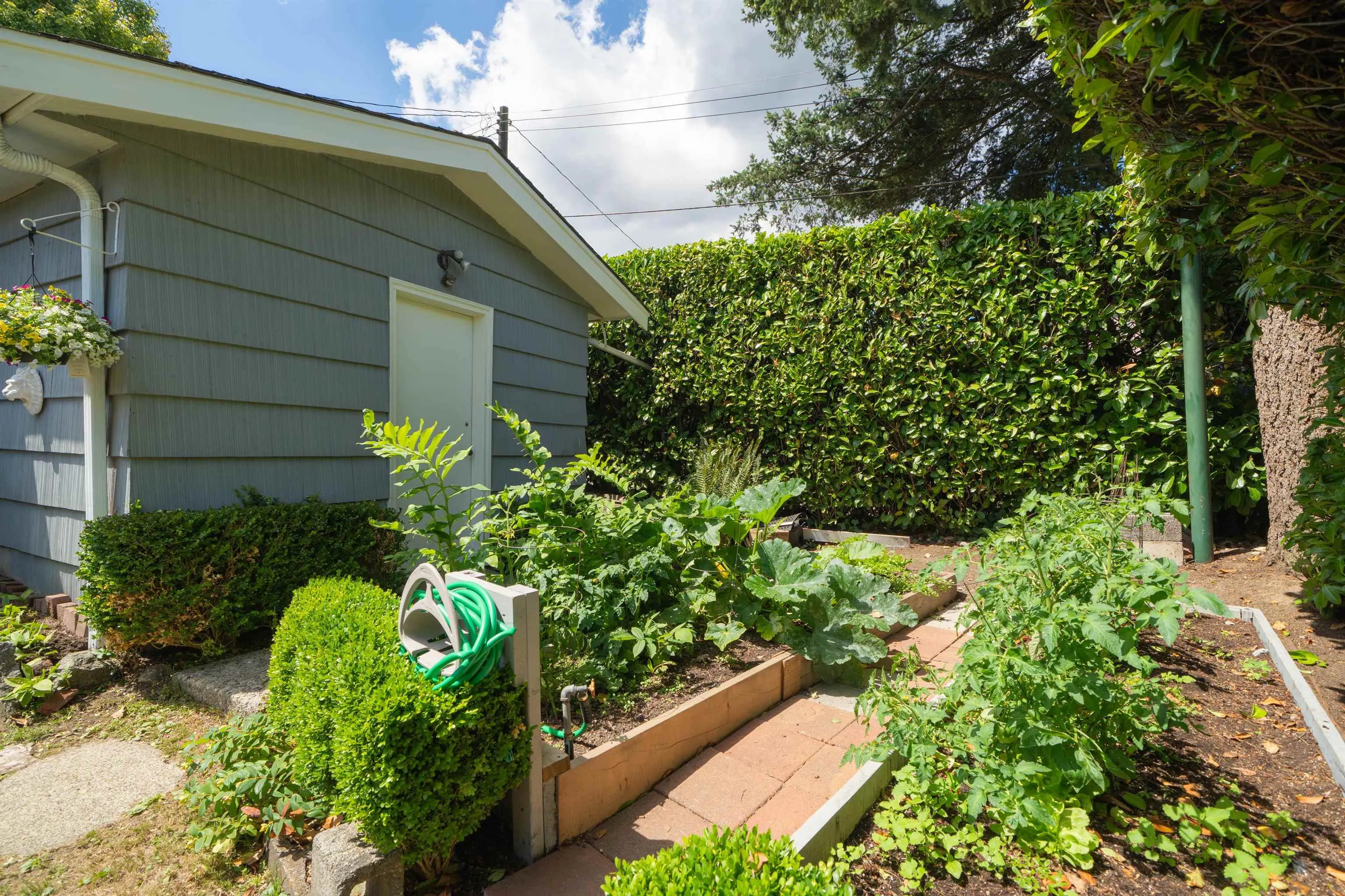 335 Churchill Avenue