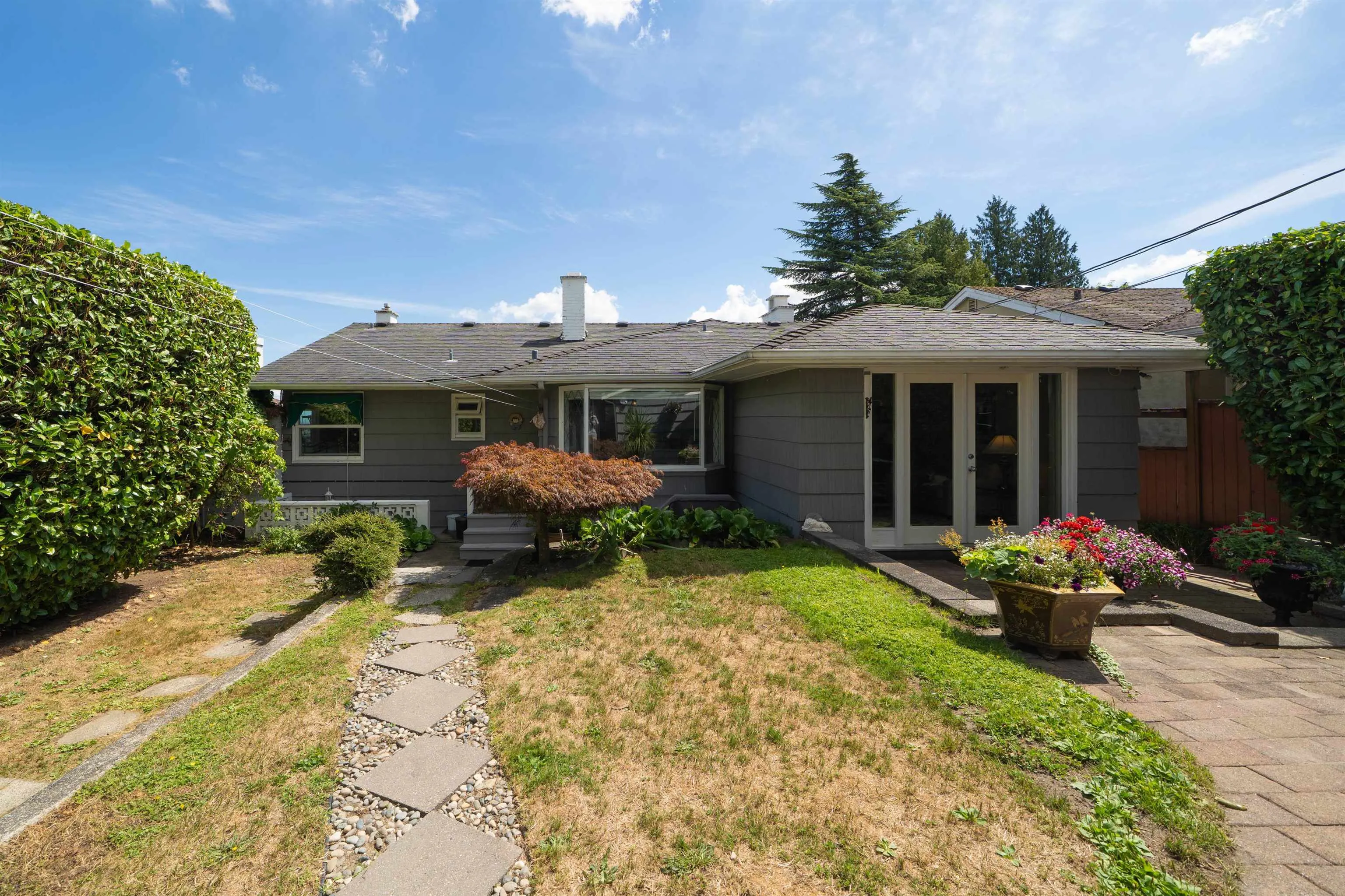 335 Churchill Avenue