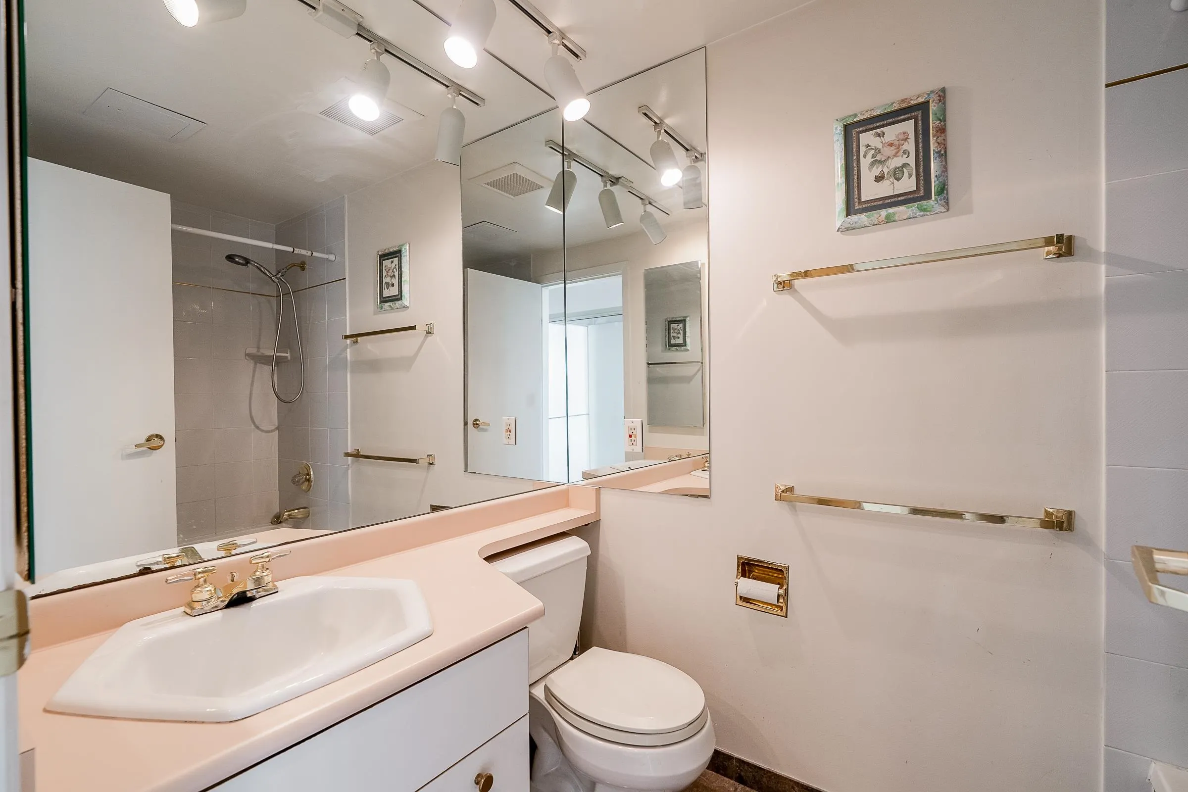 1355 W Broadway #804