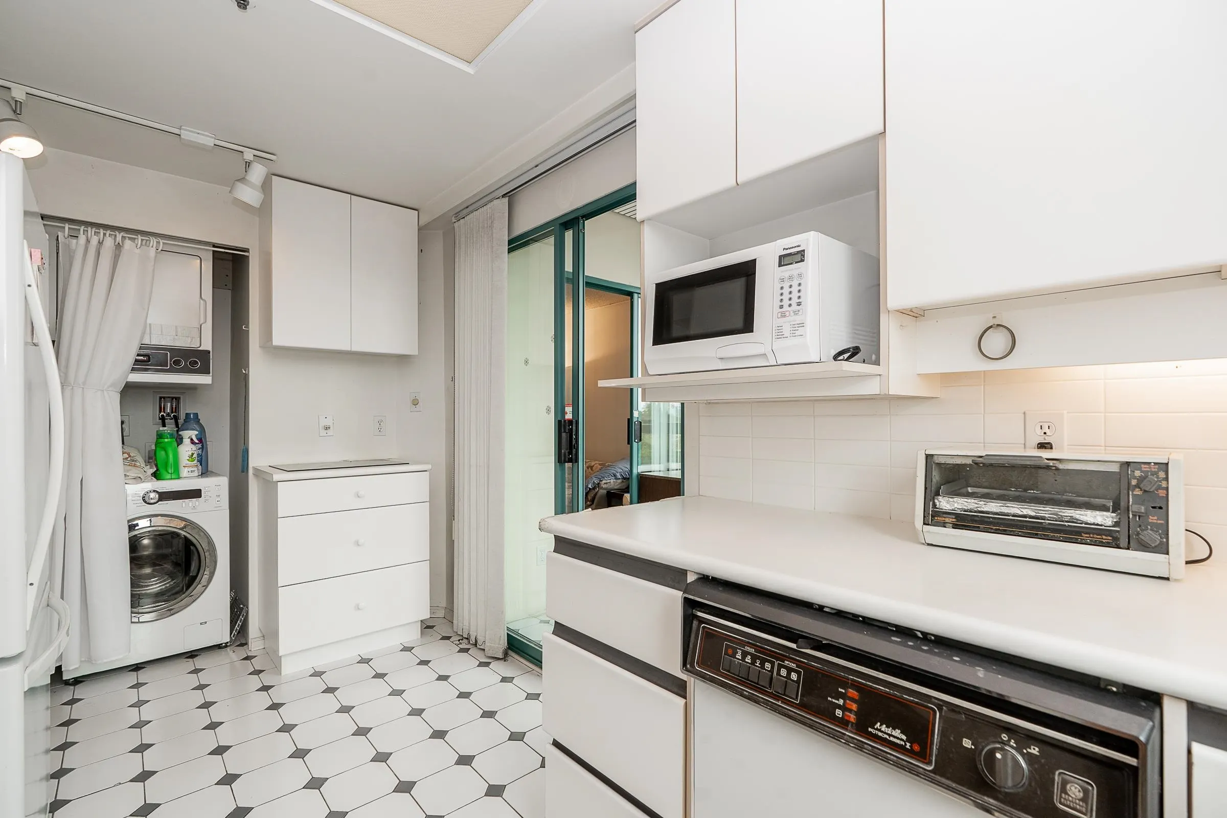 1355 W Broadway #804