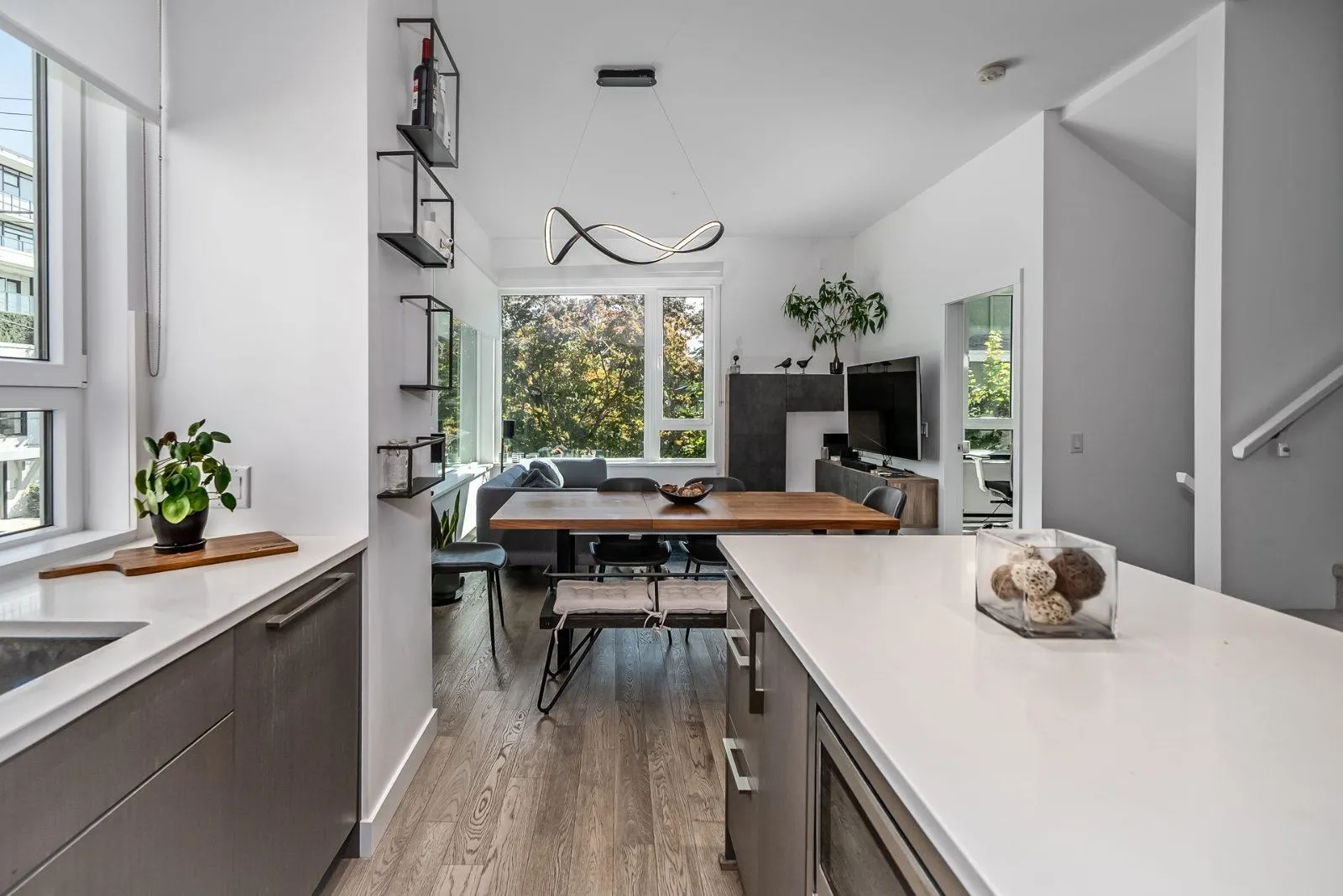 487 W 26th Avenue