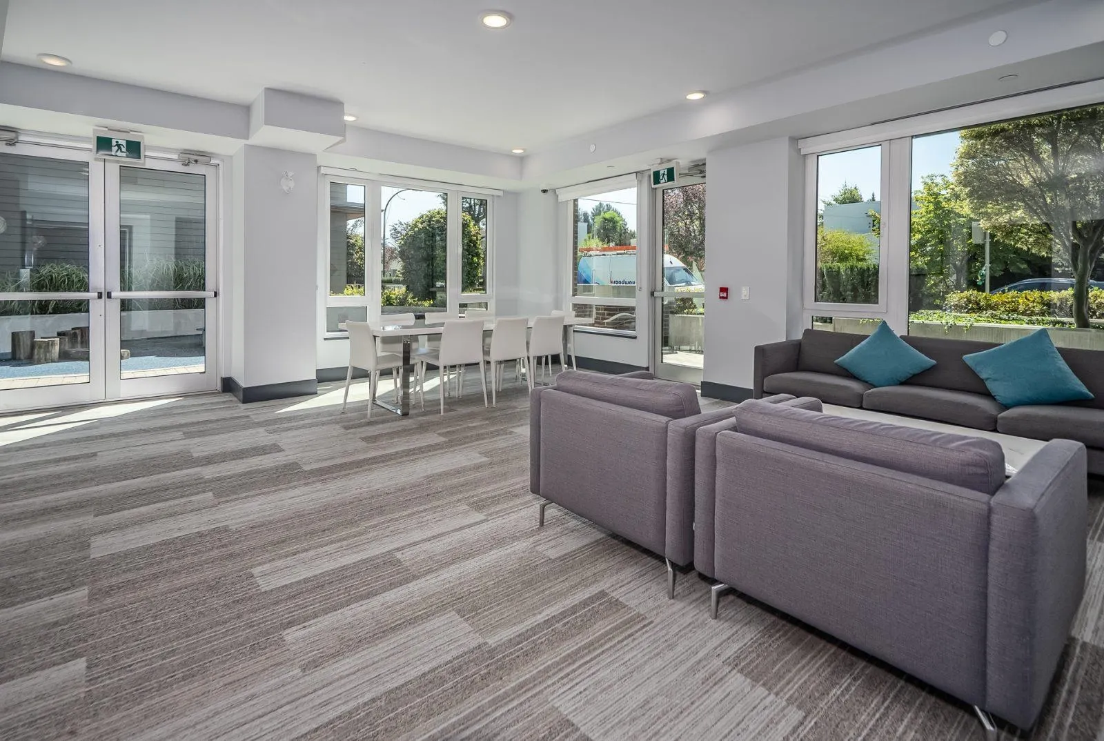 487 W 26th Avenue