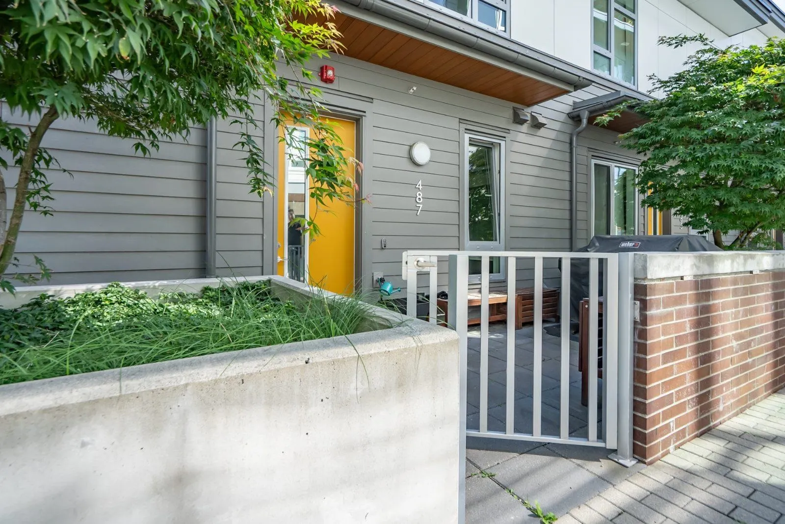 487 W 26th Avenue