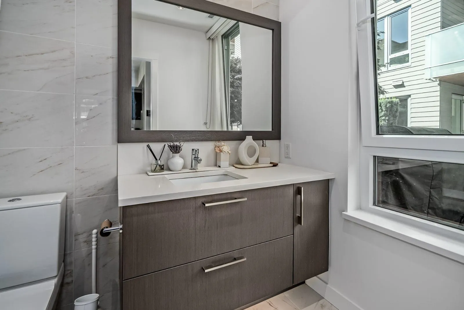 487 W 26th Avenue