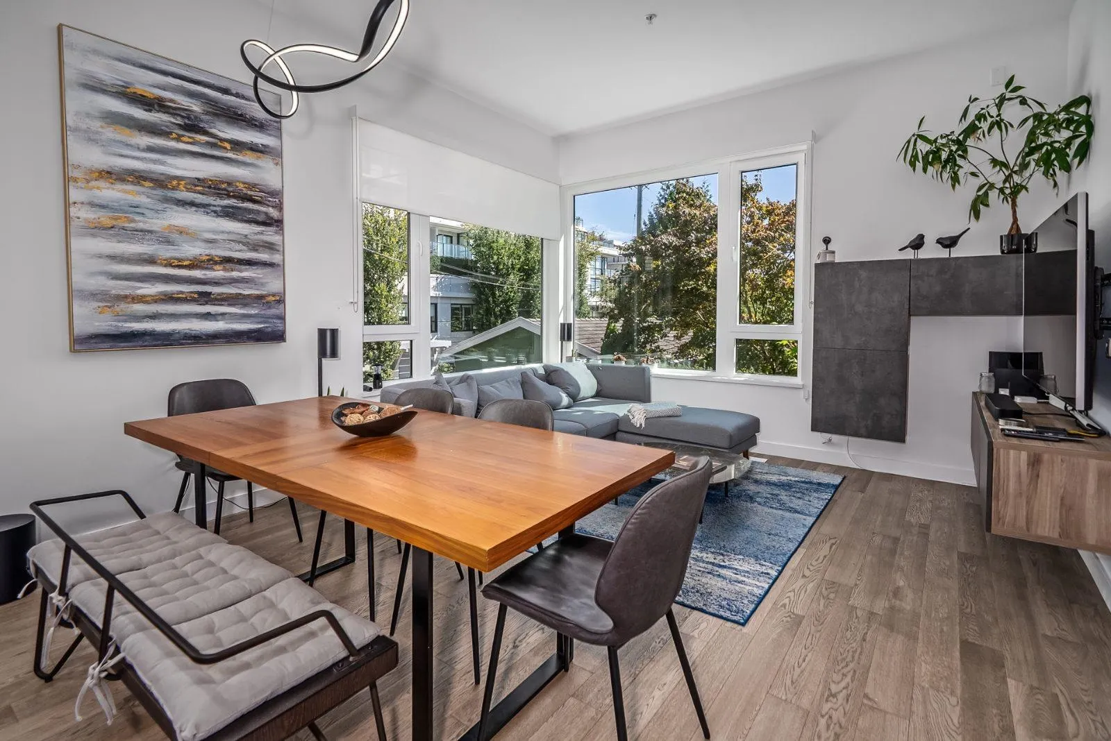 487 W 26th Avenue