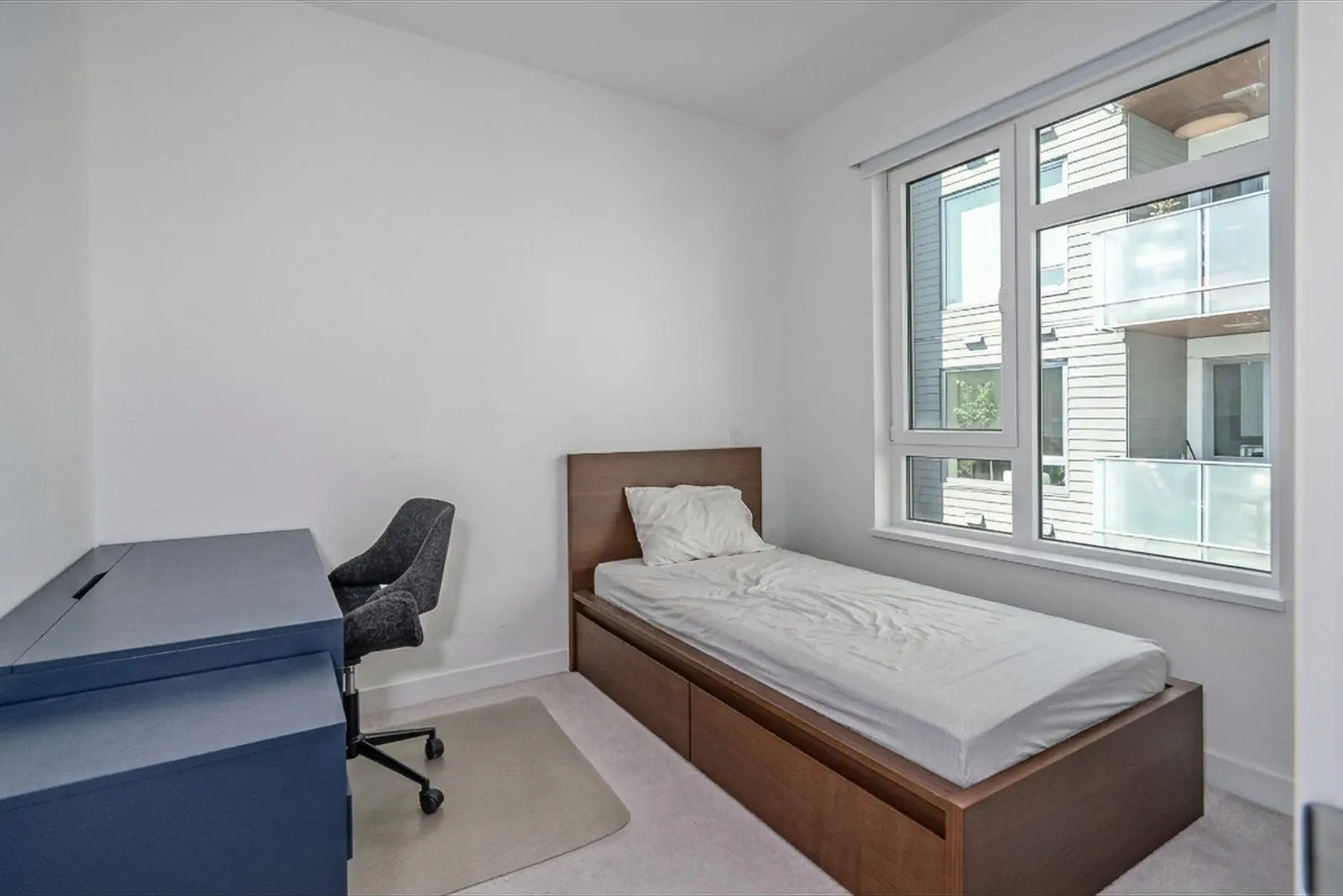 487 W 26th Avenue