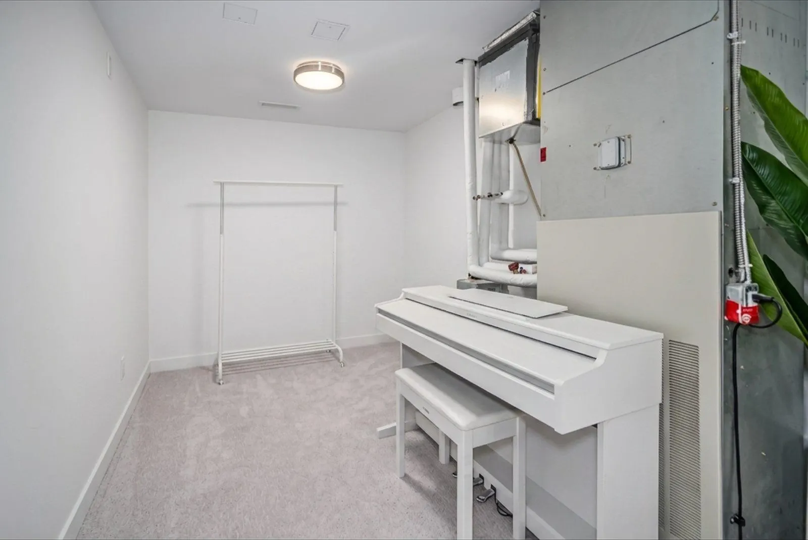 487 W 26th Avenue
