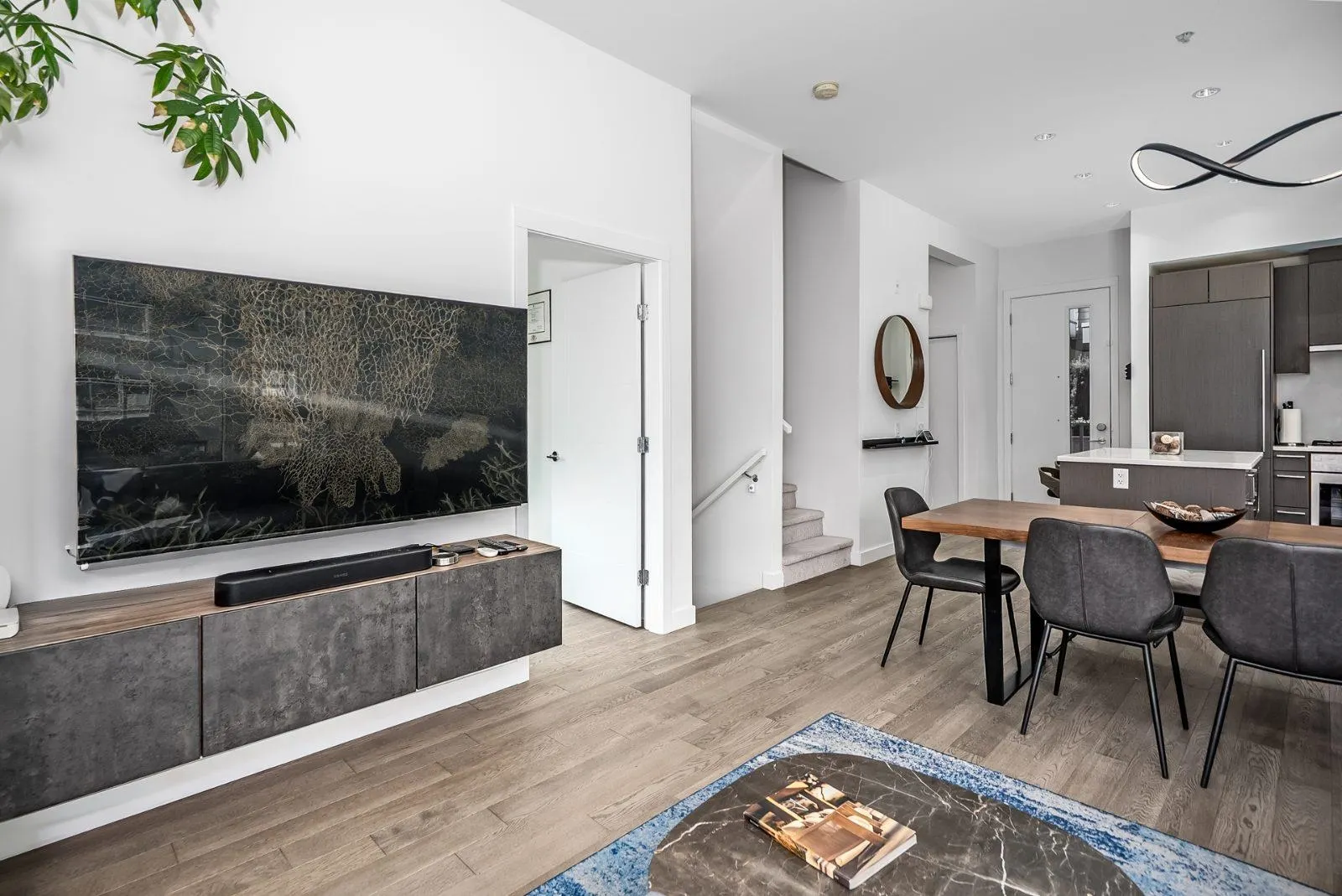 487 W 26th Avenue