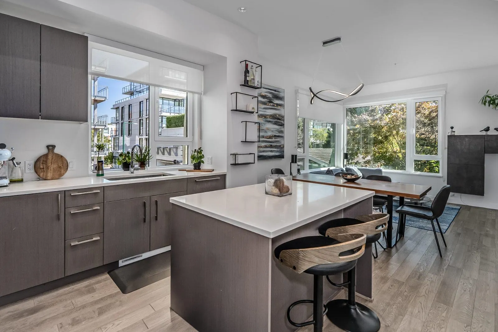 487 W 26th Avenue