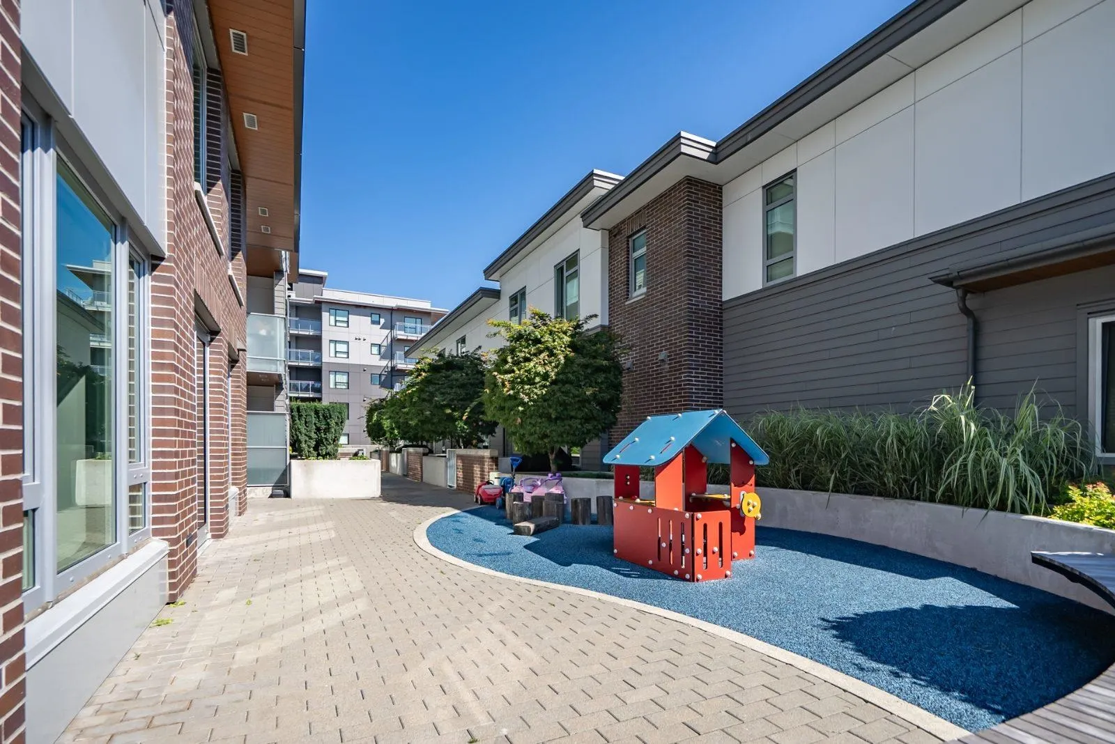 487 W 26th Avenue