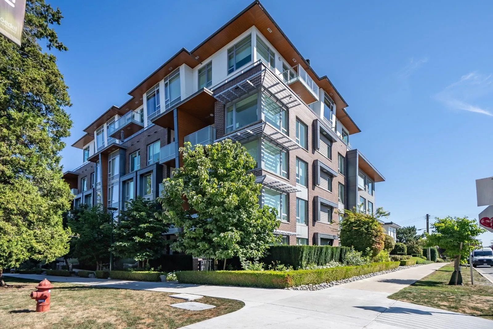487 W 26th Avenue