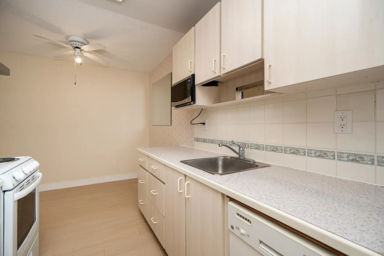 15020 North Bluff Road #208